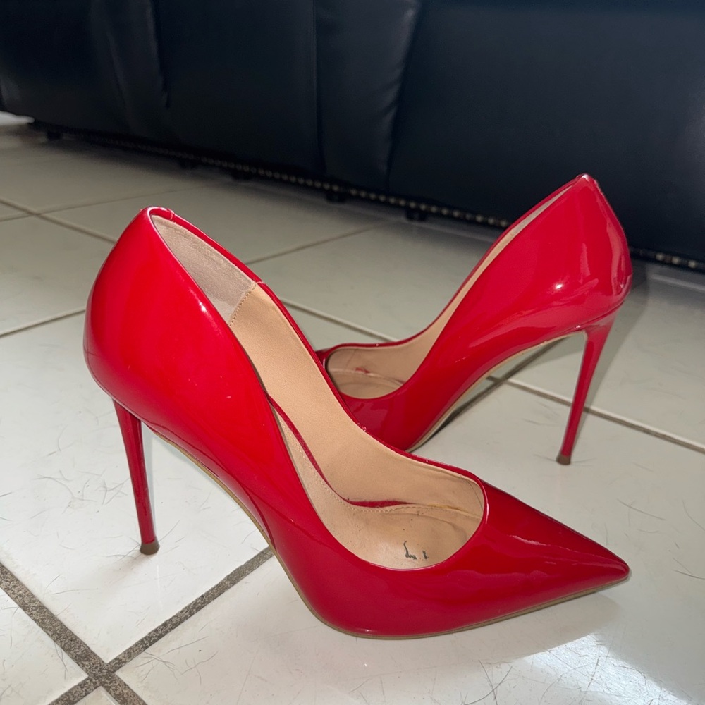 Used Steve Madden Vala Glossy Red Heels